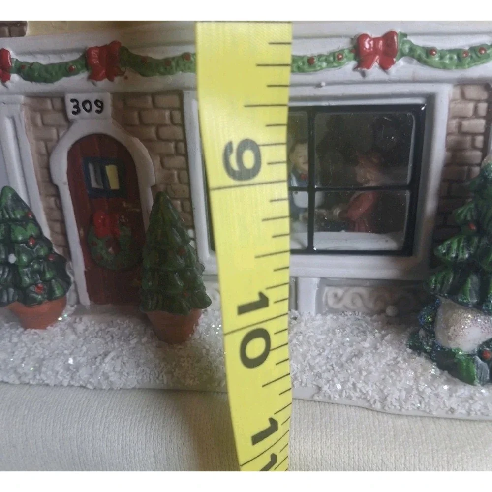 St. Nicholas Square Tick Tock Clock Shop 2009 Lighted W/ Interior Scene